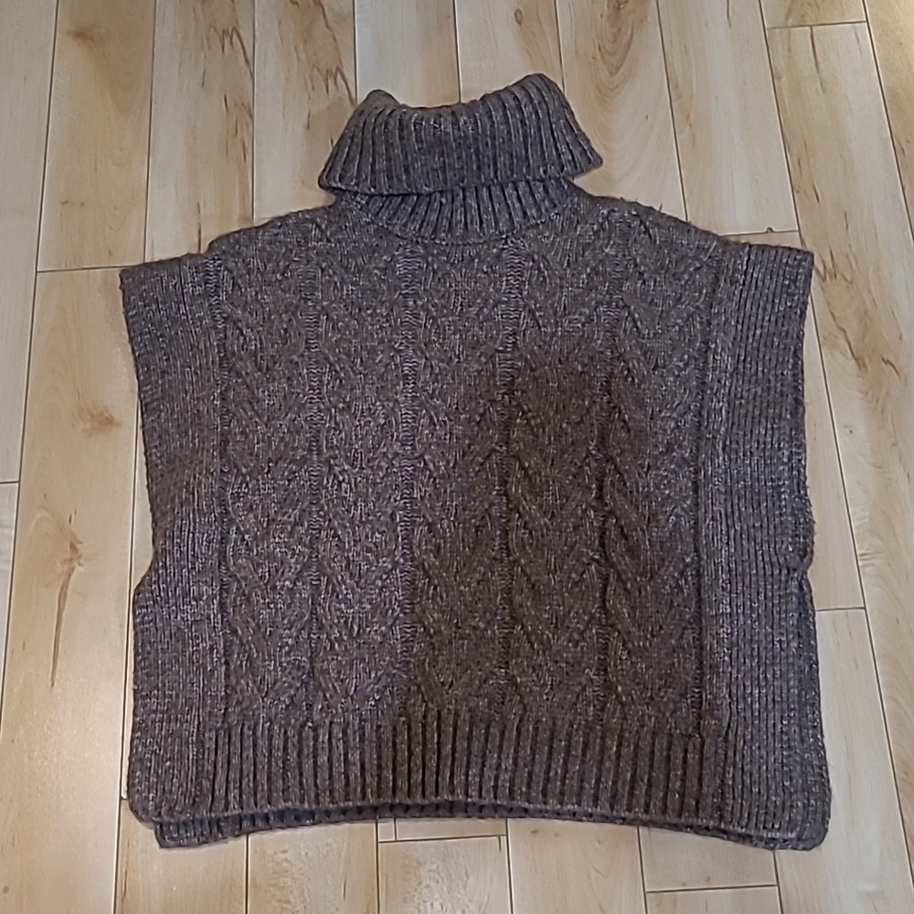 Tahari women's size small sweater